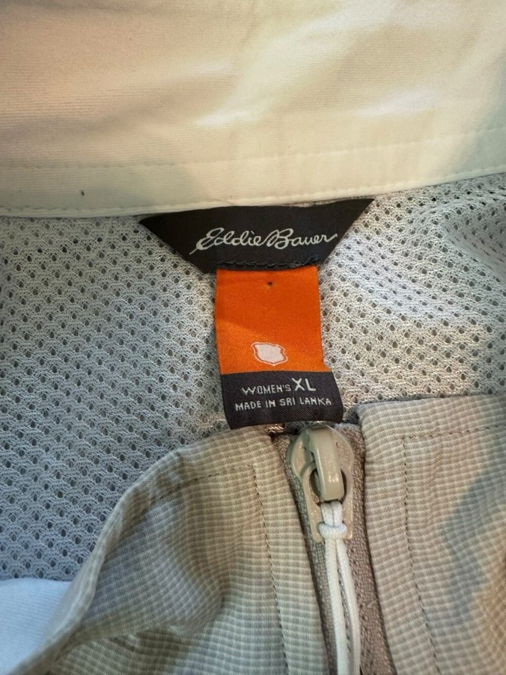 Eddie Bauer Vest Womens XL Cream Travel Safari Utility Fishing Pockets Logo Fish - Picture 4 of 6